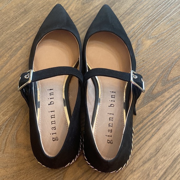 Gianni Bini black suede flats. - Picture 3 of 6